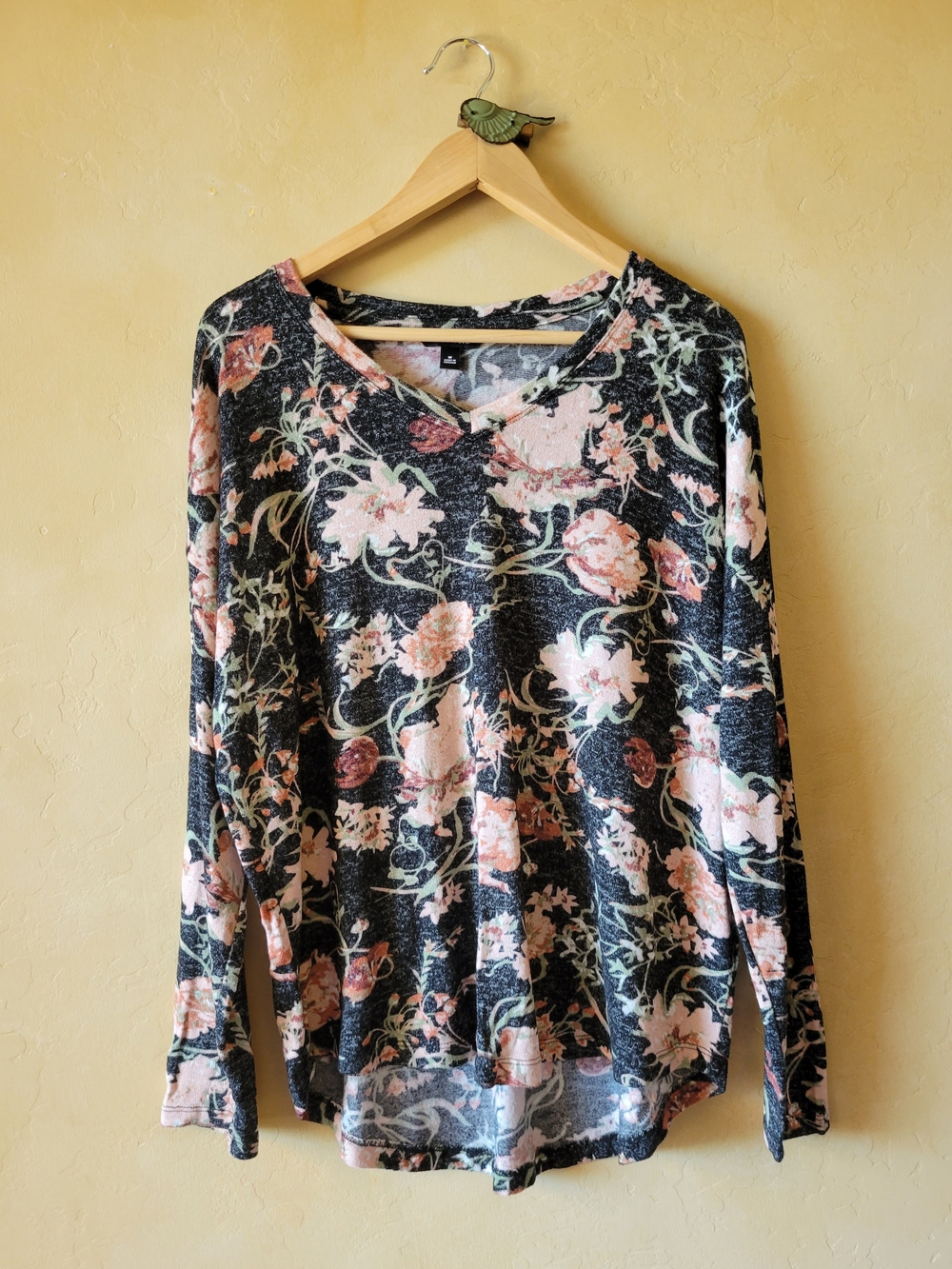 Well Worn Top Women Floral Soft Knit Stretch Boho Lightweight Size Medium